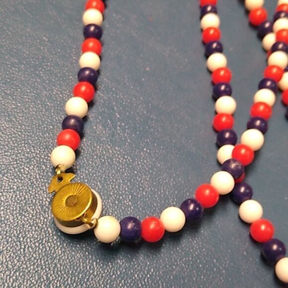 Elegant Vintage Resin/Lucite/Plastic Red, Blue, and White Beaded Necklace - Picture 3 of 5